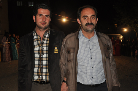 Yüksekova'da 14-15 Temmuz 2012'de dünya evine giren çiftlerimizi sizlerler için sayfamıza taşıdık. Yüksekova Güncel Ailesi olarak tüm çitflerimize mutluluklar dileriz: FOTO: GÖRÜNTÜ: YAŞAR KAPLAN - SİNAN AKKURT