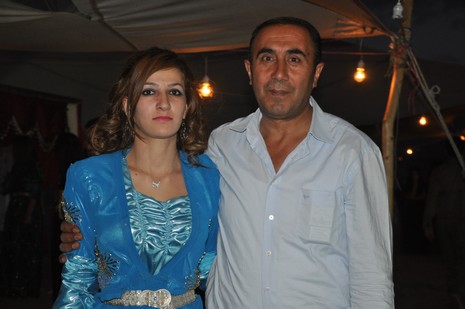 Yüksekova'da 14-15 Temmuz 2012'de dünya evine giren çiftlerimizi sizlerler için sayfamıza taşıdık. Yüksekova Güncel Ailesi olarak tüm çitflerimize mutluluklar dileriz: FOTO: GÖRÜNTÜ: YAŞAR KAPLAN - SİNAN AKKURT