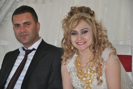 Yüksekova'da 14-15 Temmuz 2012'de dünya evine giren çiftlerimizi sizlerler için sayfamıza taşıdık. Yüksekova Güncel Ailesi olarak tüm çitflerimize mutluluklar dileriz: FOTO: GÖRÜNTÜ: YAŞAR KAPLAN - SİNAN AKKURT