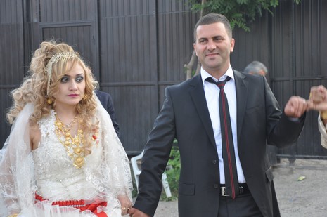 Yüksekova'da 14-15 Temmuz 2012'de dünya evine giren çiftlerimizi sizlerler için sayfamıza taşıdık. Yüksekova Güncel Ailesi olarak tüm çitflerimize mutluluklar dileriz: FOTO: GÖRÜNTÜ: YAŞAR KAPLAN - SİNAN AKKURT