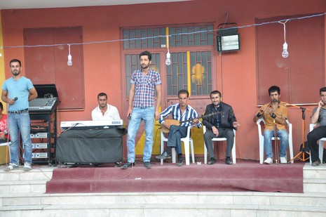 Yüksekova'da 14-15 Temmuz 2012'de dünya evine giren çiftlerimizi sizlerler için sayfamıza taşıdık. Yüksekova Güncel Ailesi olarak tüm çitflerimize mutluluklar dileriz: FOTO: GÖRÜNTÜ: YAŞAR KAPLAN - SİNAN AKKURT