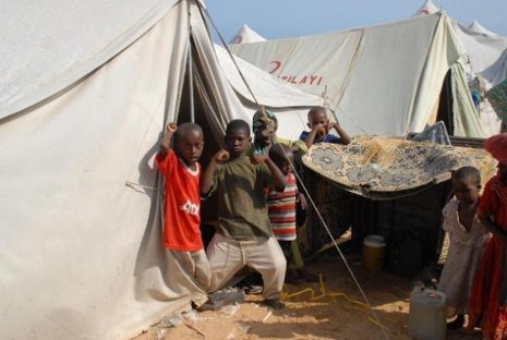 AÇLIK ve iç savaşla mücadele eden Somali'de Türk Kızılayı'nın desteğiyle sağlıklı bir yaşam ortamı yaratılıyor.
