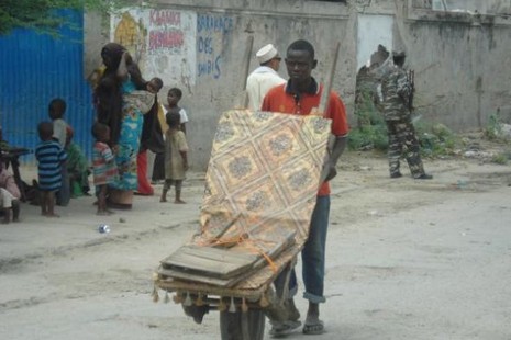 AÇLIK ve iç savaşla mücadele eden Somali'de Türk Kızılayı'nın desteğiyle sağlıklı bir yaşam ortamı yaratılıyor.
