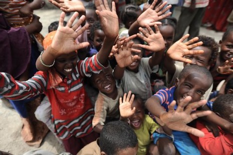 AÇLIK ve iç savaşla mücadele eden Somali'de Türk Kızılayı'nın desteğiyle sağlıklı bir yaşam ortamı yaratılıyor.
