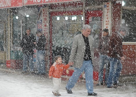 Hakkari- Yüksekova ve Şemdinli'de Lapa Lapa Yağan Kardan Fotolar...