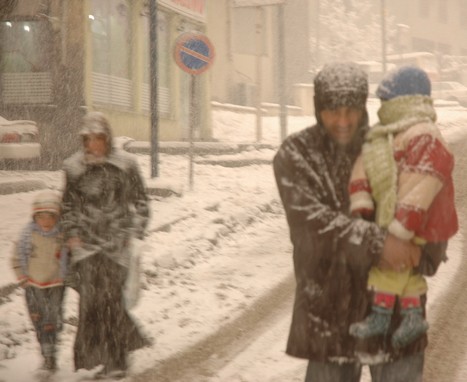 Hakkari- Yüksekova ve Şemdinli'de Lapa Lapa Yağan Kardan Fotolar...