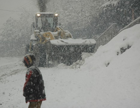 Hakkari- Yüksekova ve Şemdinli'de Lapa Lapa Yağan Kardan Fotolar...