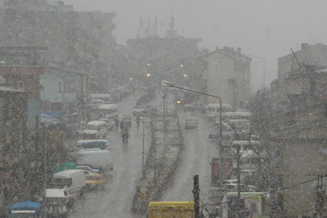 Hakkari- Yüksekova ve Şemdinli'de Lapa Lapa Yağan Kardan Fotolar...