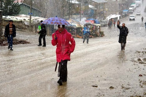 Hakkari- Yüksekova ve Şemdinli'de Lapa Lapa Yağan Kardan Fotolar...