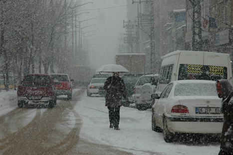 Hakkari- Yüksekova ve Şemdinli'de Lapa Lapa Yağan Kardan Fotolar...
