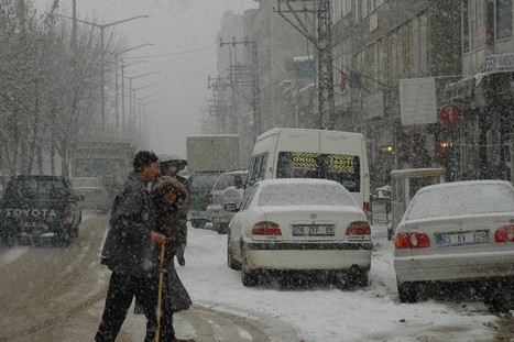Hakkari- Yüksekova ve Şemdinli'de Lapa Lapa Yağan Kardan Fotolar...