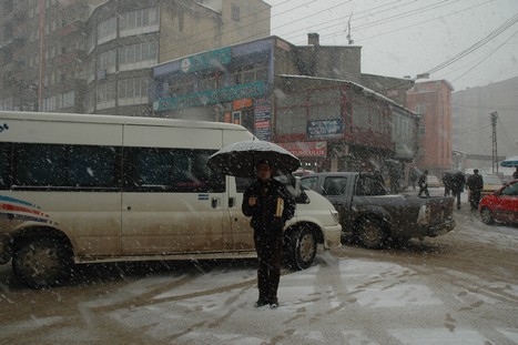 Hakkari- Yüksekova ve Şemdinli'de Lapa Lapa Yağan Kardan Fotolar...