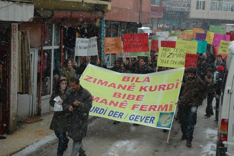 Hakkari- Yüksekova ve Şemdinli'de Lapa Lapa Yağan Kardan Fotolar...