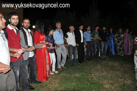 Yüksekova'da 25-26 Ağustos 2012'de dünya evine giren çiftlerimizi sizlerler için sayfamıza taşıdık. Yüksekova Güncel Ailesi olarak tüm çitflerimize mutluluklar dileriz