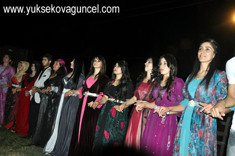 Yüksekova'da 25-26 Ağustos 2012'de dünya evine giren çiftlerimizi sizlerler için sayfamıza taşıdık. Yüksekova Güncel Ailesi olarak tüm çitflerimize mutluluklar dileriz