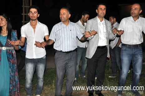 Yüksekova'da 25-26 Ağustos 2012'de dünya evine giren çiftlerimizi sizlerler için sayfamıza taşıdık. Yüksekova Güncel Ailesi olarak tüm çitflerimize mutluluklar dileriz