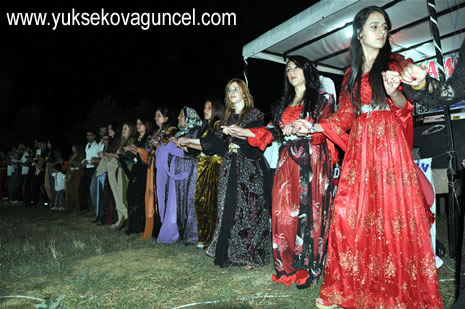 Yüksekova'da 25-26 Ağustos 2012'de dünya evine giren çiftlerimizi sizlerler için sayfamıza taşıdık. Yüksekova Güncel Ailesi olarak tüm çitflerimize mutluluklar dileriz