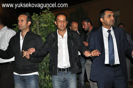 Yüksekova'da 25-26 Ağustos 2012'de dünya evine giren çiftlerimizi sizlerler için sayfamıza taşıdık. Yüksekova Güncel Ailesi olarak tüm çitflerimize mutluluklar dileriz