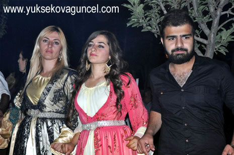 Yüksekova'da 25-26 Ağustos 2012'de dünya evine giren çiftlerimizi sizlerler için sayfamıza taşıdık. Yüksekova Güncel Ailesi olarak tüm çitflerimize mutluluklar dileriz