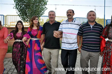 Yüksekova'da 25-26 Ağustos 2012'de dünya evine giren çiftlerimizi sizlerler için sayfamıza taşıdık. Yüksekova Güncel Ailesi olarak tüm çitflerimize mutluluklar dileriz