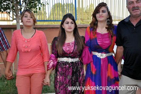 Yüksekova'da 25-26 Ağustos 2012'de dünya evine giren çiftlerimizi sizlerler için sayfamıza taşıdık. Yüksekova Güncel Ailesi olarak tüm çitflerimize mutluluklar dileriz