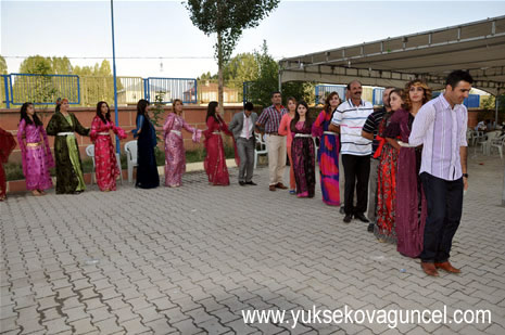 Yüksekova'da 25-26 Ağustos 2012'de dünya evine giren çiftlerimizi sizlerler için sayfamıza taşıdık. Yüksekova Güncel Ailesi olarak tüm çitflerimize mutluluklar dileriz