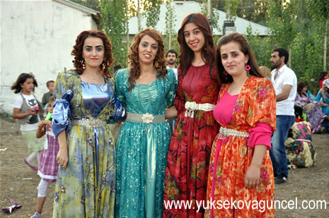 Yüksekova'da 25-26 Ağustos 2012'de dünya evine giren çiftlerimizi sizlerler için sayfamıza taşıdık. Yüksekova Güncel Ailesi olarak tüm çitflerimize mutluluklar dileriz