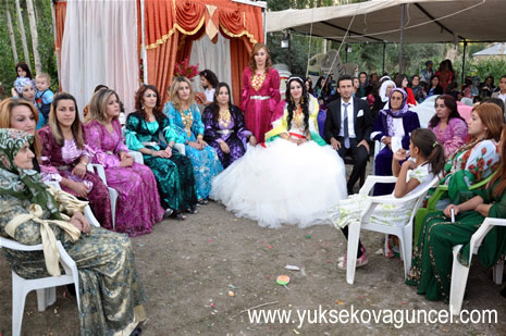 Yüksekova'da 25-26 Ağustos 2012'de dünya evine giren çiftlerimizi sizlerler için sayfamıza taşıdık. Yüksekova Güncel Ailesi olarak tüm çitflerimize mutluluklar dileriz