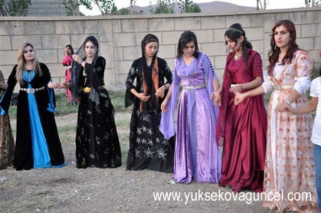 Yüksekova'da 25-26 Ağustos 2012'de dünya evine giren çiftlerimizi sizlerler için sayfamıza taşıdık. Yüksekova Güncel Ailesi olarak tüm çitflerimize mutluluklar dileriz