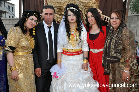 Yüksekova'da 25-26 Ağustos 2012'de dünya evine giren çiftlerimizi sizlerler için sayfamıza taşıdık. Yüksekova Güncel Ailesi olarak tüm çitflerimize mutluluklar dileriz