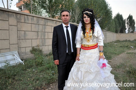 Yüksekova'da 25-26 Ağustos 2012'de dünya evine giren çiftlerimizi sizlerler için sayfamıza taşıdık. Yüksekova Güncel Ailesi olarak tüm çitflerimize mutluluklar dileriz