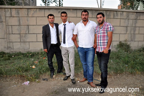 Yüksekova'da 25-26 Ağustos 2012'de dünya evine giren çiftlerimizi sizlerler için sayfamıza taşıdık. Yüksekova Güncel Ailesi olarak tüm çitflerimize mutluluklar dileriz