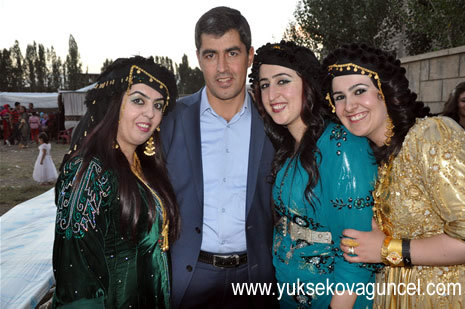 Yüksekova'da 25-26 Ağustos 2012'de dünya evine giren çiftlerimizi sizlerler için sayfamıza taşıdık. Yüksekova Güncel Ailesi olarak tüm çitflerimize mutluluklar dileriz