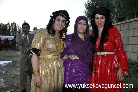 Yüksekova'da 25-26 Ağustos 2012'de dünya evine giren çiftlerimizi sizlerler için sayfamıza taşıdık. Yüksekova Güncel Ailesi olarak tüm çitflerimize mutluluklar dileriz