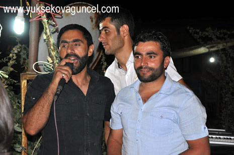 Yüksekova'da 25-26 Ağustos 2012'de dünya evine giren çiftlerimizi sizlerler için sayfamıza taşıdık. Yüksekova Güncel Ailesi olarak tüm çitflerimize mutluluklar dileriz