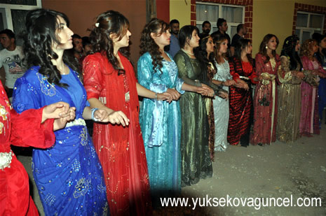 Yüksekova'da 25-26 Ağustos 2012'de dünya evine giren çiftlerimizi sizlerler için sayfamıza taşıdık. Yüksekova Güncel Ailesi olarak tüm çitflerimize mutluluklar dileriz