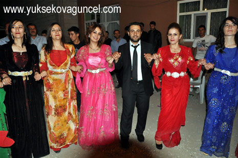 Yüksekova'da 25-26 Ağustos 2012'de dünya evine giren çiftlerimizi sizlerler için sayfamıza taşıdık. Yüksekova Güncel Ailesi olarak tüm çitflerimize mutluluklar dileriz