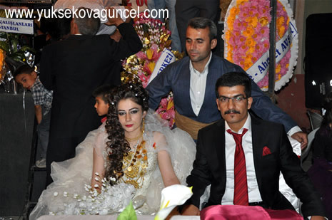 Yüksekova'da 25-26 Ağustos 2012'de dünya evine giren çiftlerimizi sizlerler için sayfamıza taşıdık. Yüksekova Güncel Ailesi olarak tüm çitflerimize mutluluklar dileriz