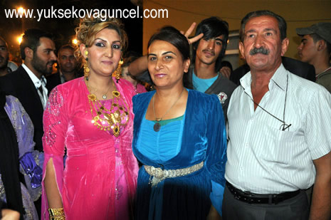 Yüksekova'da 25-26 Ağustos 2012'de dünya evine giren çiftlerimizi sizlerler için sayfamıza taşıdık. Yüksekova Güncel Ailesi olarak tüm çitflerimize mutluluklar dileriz