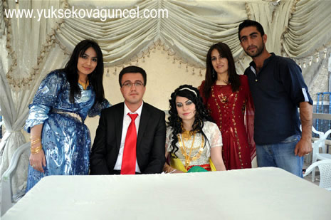 Yüksekova'da 25-26 Ağustos 2012'de dünya evine giren çiftlerimizi sizlerler için sayfamıza taşıdık. Yüksekova Güncel Ailesi olarak tüm çitflerimize mutluluklar dileriz