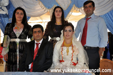 Yüksekova'da 25-26 Ağustos 2012'de dünya evine giren çiftlerimizi sizlerler için sayfamıza taşıdık. Yüksekova Güncel Ailesi olarak tüm çitflerimize mutluluklar dileriz