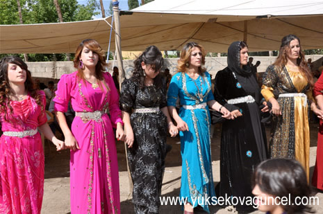 Yüksekova'da 25-26 Ağustos 2012'de dünya evine giren çiftlerimizi sizlerler için sayfamıza taşıdık. Yüksekova Güncel Ailesi olarak tüm çitflerimize mutluluklar dileriz