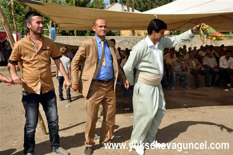 Yüksekova'da 25-26 Ağustos 2012'de dünya evine giren çiftlerimizi sizlerler için sayfamıza taşıdık. Yüksekova Güncel Ailesi olarak tüm çitflerimize mutluluklar dileriz