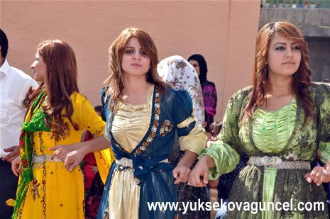 Yüksekova'da 25-26 Ağustos 2012'de dünya evine giren çiftlerimizi sizlerler için sayfamıza taşıdık. Yüksekova Güncel Ailesi olarak tüm çitflerimize mutluluklar dileriz