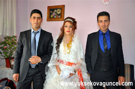 Yüksekova'da 25-26 Ağustos 2012'de dünya evine giren çiftlerimizi sizlerler için sayfamıza taşıdık. Yüksekova Güncel Ailesi olarak tüm çitflerimize mutluluklar dileriz