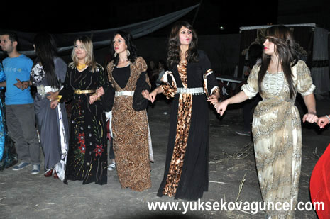 Yüksekova'da 25-26 Ağustos 2012'de dünya evine giren çiftlerimizi sizlerler için sayfamıza taşıdık. Yüksekova Güncel Ailesi olarak tüm çitflerimize mutluluklar dileriz