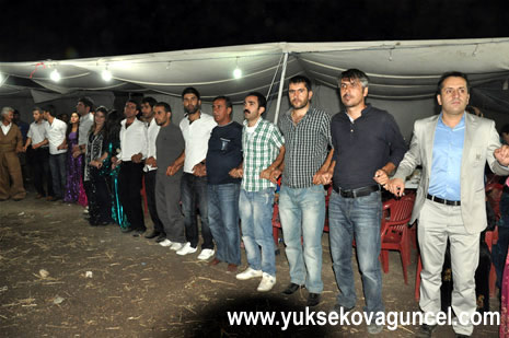 Yüksekova'da 25-26 Ağustos 2012'de dünya evine giren çiftlerimizi sizlerler için sayfamıza taşıdık. Yüksekova Güncel Ailesi olarak tüm çitflerimize mutluluklar dileriz