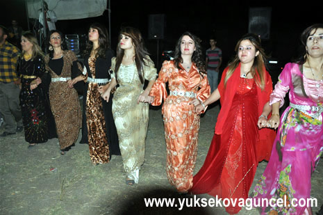 Yüksekova'da 25-26 Ağustos 2012'de dünya evine giren çiftlerimizi sizlerler için sayfamıza taşıdık. Yüksekova Güncel Ailesi olarak tüm çitflerimize mutluluklar dileriz