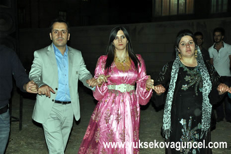 Yüksekova'da 25-26 Ağustos 2012'de dünya evine giren çiftlerimizi sizlerler için sayfamıza taşıdık. Yüksekova Güncel Ailesi olarak tüm çitflerimize mutluluklar dileriz