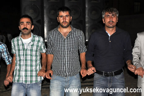 Yüksekova'da 25-26 Ağustos 2012'de dünya evine giren çiftlerimizi sizlerler için sayfamıza taşıdık. Yüksekova Güncel Ailesi olarak tüm çitflerimize mutluluklar dileriz
